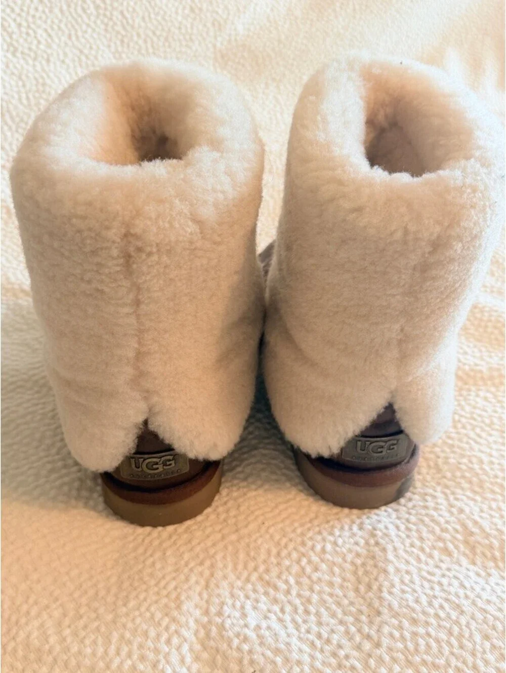 UGG Australia | Patten Leather Shearling Boots Women’s Size 8 | SKU xl017